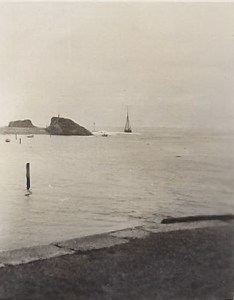 11. Ceres entering Bude, hobblers waiting