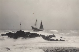 09. Traly rounding the Breakwater, Bude