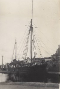 18. Ceres waiting to lock out - Bude